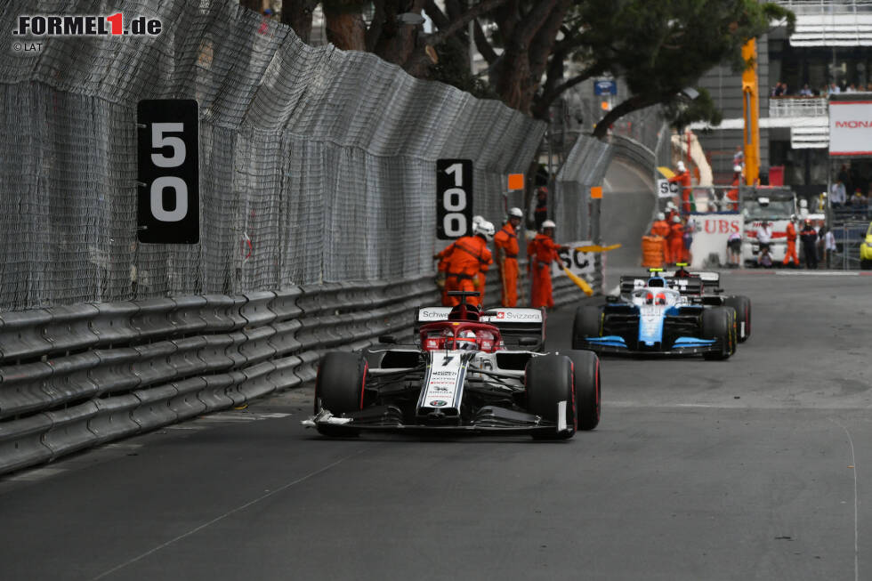 Foto zur News: Kimi Räikkönen (Alfa Romeo) und Robert Kubica (Williams)