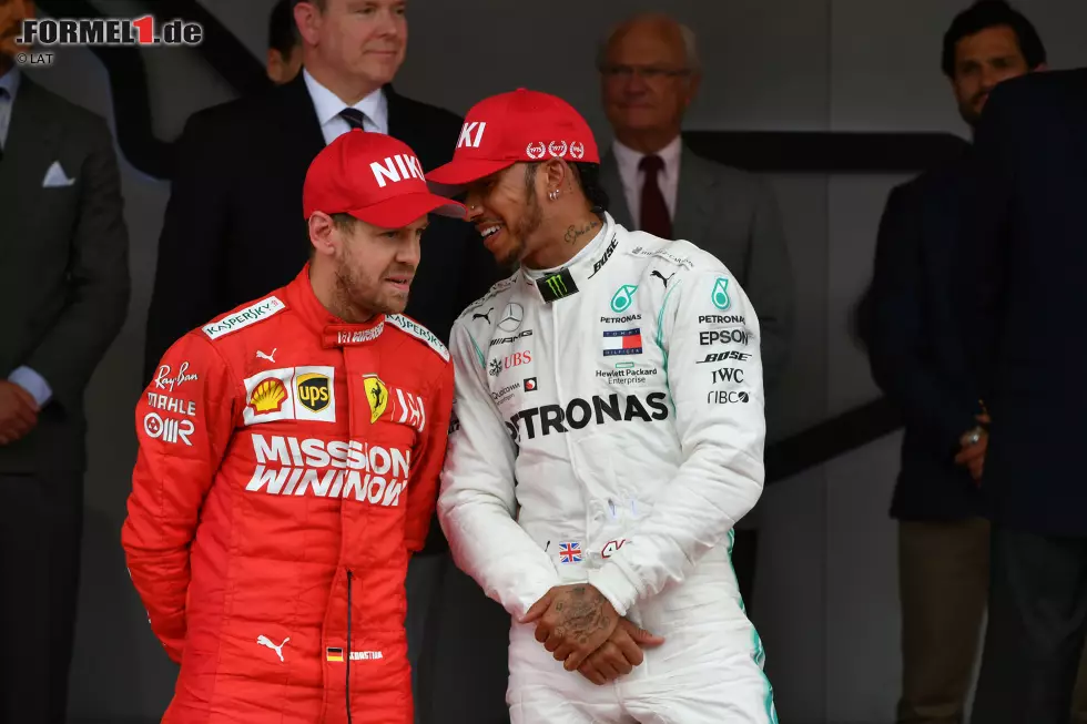 Foto zur News: Sebastian Vettel (Ferrari) und Lewis Hamilton (Mercedes)