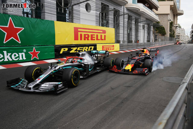 Foto zur News: Lewis Hamilton und Max Verstappen kommen sich im Monaco-Grand-Prix in der Nouvelle Chicane in die Quere. Fotograf Hasan Bratic hat den Moment festgehalten ...