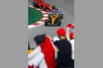 Foto zur News: Lando Norris (McLaren) und Sebastian Vettel (Ferrari)