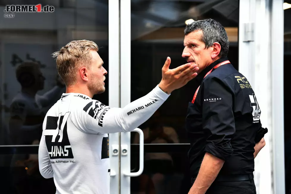 Foto zur News: Kevin Magnussen und Günther Steiner (Haas)