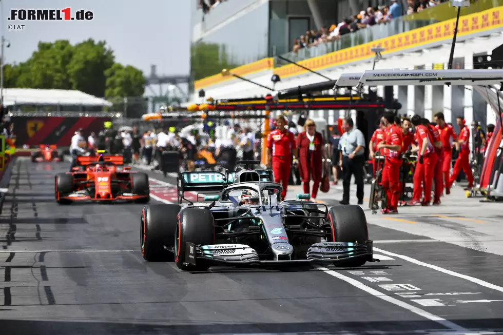 Foto zur News: Lewis Hamilton (Mercedes) und Charles Leclerc (Ferrari)