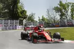 Foto zur News: Sebastian Vettel (Ferrari), Lewis Hamilton (Mercedes) und Charles Leclerc (Ferrari)