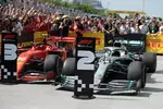 Foto zur News: Charles Leclerc (Ferrari), Lewis Hamilton (Mercedes) und Sebastian Vettel (Ferrari)