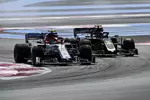 Foto zur News: Antonio Giovinazzi (Alfa Romeo) und Kevin Magnussen (Haas)