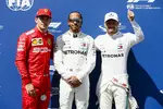 Foto zur News: Charles Leclerc (Ferrari), Lewis Hamilton (Mercedes) und Valtteri Bottas (Mercedes)