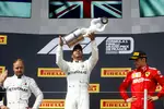 Foto zur News: Valtteri Bottas (Mercedes), Lewis Hamilton (Mercedes) und Charles Leclerc (Ferrari)