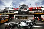 Foto zur News: Valtteri Bottas (Mercedes), Lewis Hamilton (Mercedes) und Charles Leclerc (Ferrari)