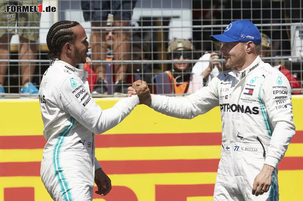 Foto zur News: Lewis Hamilton (Mercedes) und Valtteri Bottas (Mercedes)