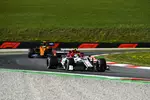 Foto zur News: Antonio Giovinazzi (Alfa Romeo) und Lando Norris (McLaren)