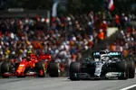 Foto zur News: Lewis Hamilton (Mercedes) und Charles Leclerc (Ferrari)