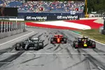 Foto zur News: Lewis Hamilton (Mercedes), Charles Leclerc (Ferrari) und Max Verstappen (Red Bull)