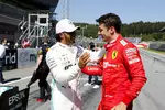 Foto zur News: Lewis Hamilton (Mercedes) und Charles Leclerc (Ferrari)