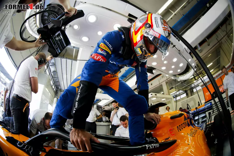 Foto zur News: Carlos Sainz (McLaren)