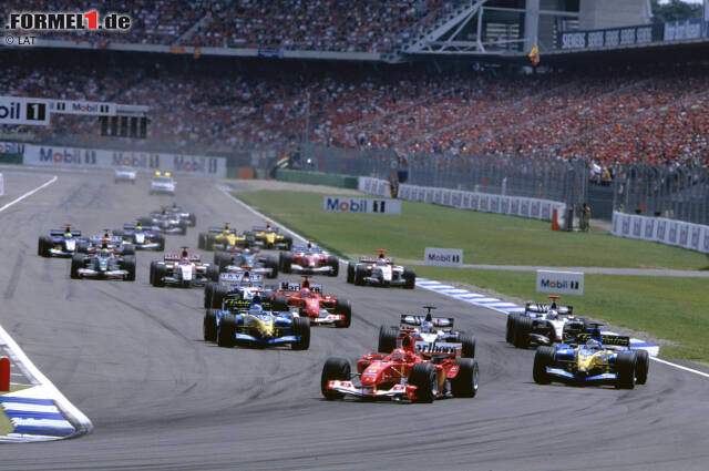Foto zur News: Der Große Preis von Deutschland 2004: Schumacher gewinnt souverän den Start vor Fernando Alonso im Renault und den McLaren-Piloten Kimi Räikkönen und David Coulthard.