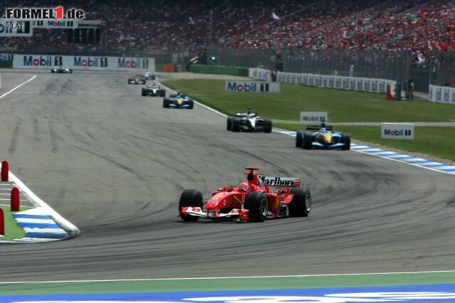 Foto zur News: Gegen den Ferrari war in diesem Rennen kein Kraut gewachsen. Ganz im Hintergrund zu erkennen: Die berühmte "Hammerhai"-Nase des Williams FW26.