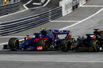 Foto zur News: Alexander Albon (Toro Rosso) und Romain Grosjean (Haas)