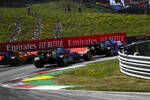 Foto zur News: Carlos Sainz (McLaren) und Alexander Albon (Toro Rosso)
