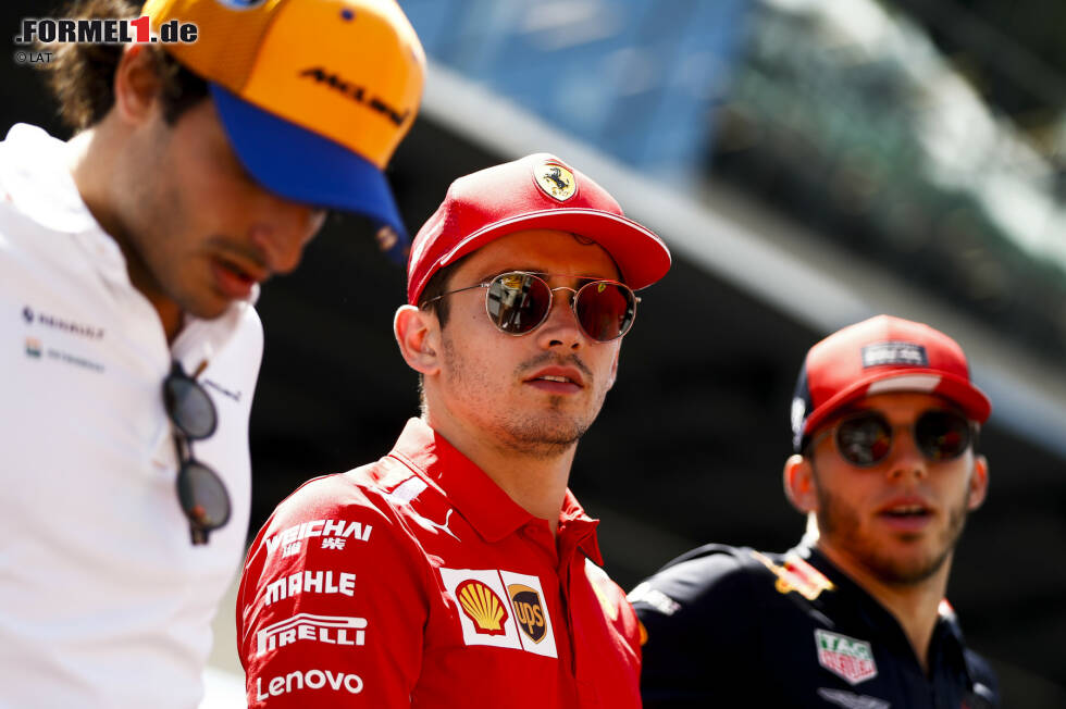 Foto zur News: Charles Leclerc (Ferrari), Pierre Gasly (Red Bull) und Carlos Sainz (McLaren)