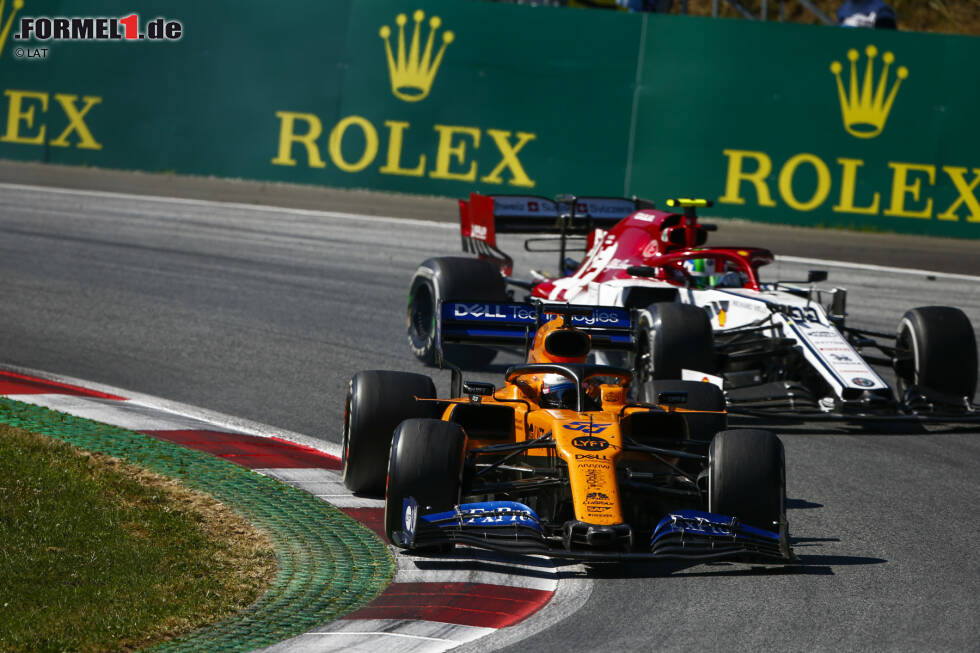 Foto zur News: Carlos Sainz (McLaren) und Antonio Giovinazzi (Alfa Romeo)