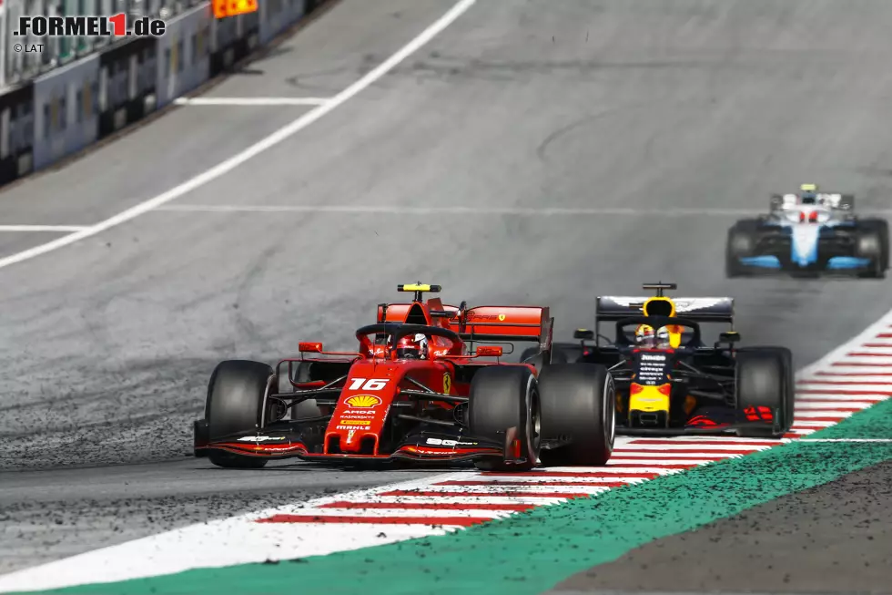 Foto zur News: Charles Leclerc (Ferrari) und Max Verstappen (Red Bull)