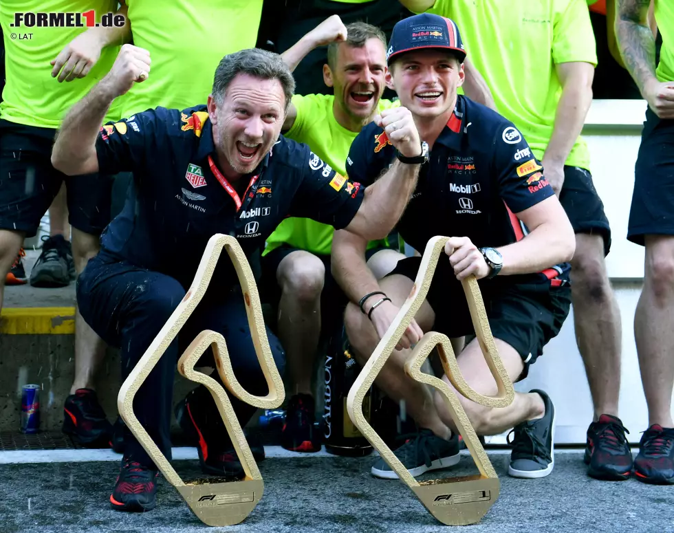 Foto zur News: Christian Horner und Max Verstappen (Red Bull)