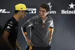 Foto zur News: Daniel Ricciardo (Renault) und Lando Norris (McLaren)