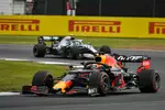 Foto zur News: Max Verstappen (Red Bull) und Valtteri Bottas (Mercedes)