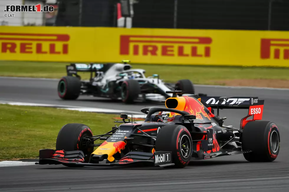 Foto zur News: Max Verstappen (Red Bull) und Valtteri Bottas (Mercedes)