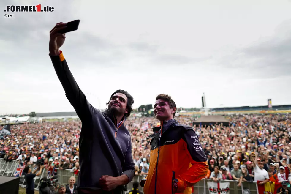 Foto zur News: Carlos Sainz (McLaren) und Lando Norris (McLaren)