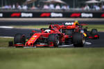 Foto zur News: Sebastian Vettel (Ferrari) und Pierre Gasly (Red Bull)