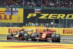 Foto zur News: Charles Leclerc (Ferrari) und Max Verstappen (Red Bull)