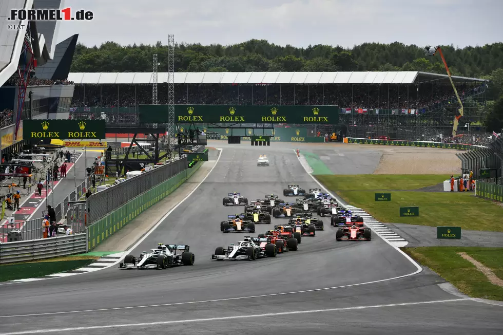 Foto zur News: Valtteri Bottas (Mercedes), Lewis Hamilton (Mercedes) und Charles Leclerc (Ferrari)