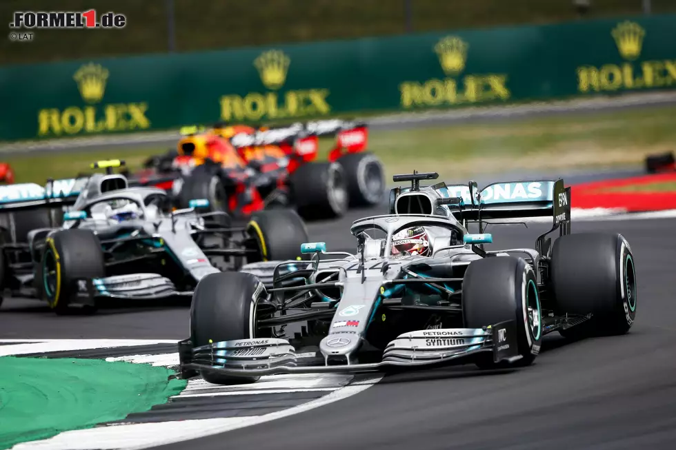 Foto zur News: Lewis Hamilton (Mercedes) und Valtteri Bottas (Mercedes)