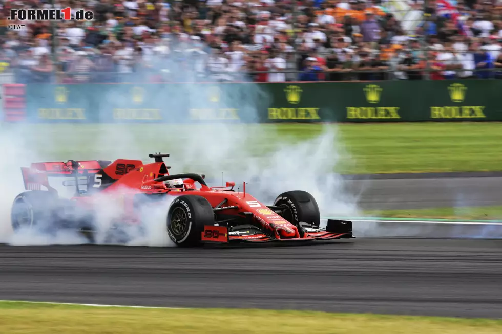 Foto zur News: Sebastian Vettel (Ferrari) und Max Verstappen (Red Bull)