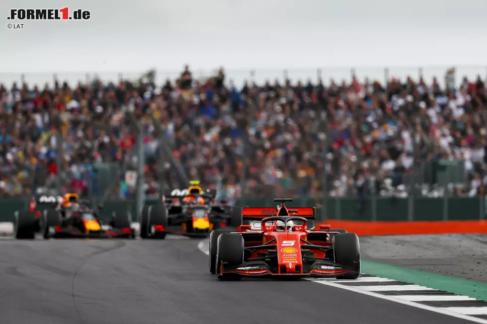 Foto zur News: Sebastian Vettel (Ferrari) und Pierre Gasly (Red Bull)