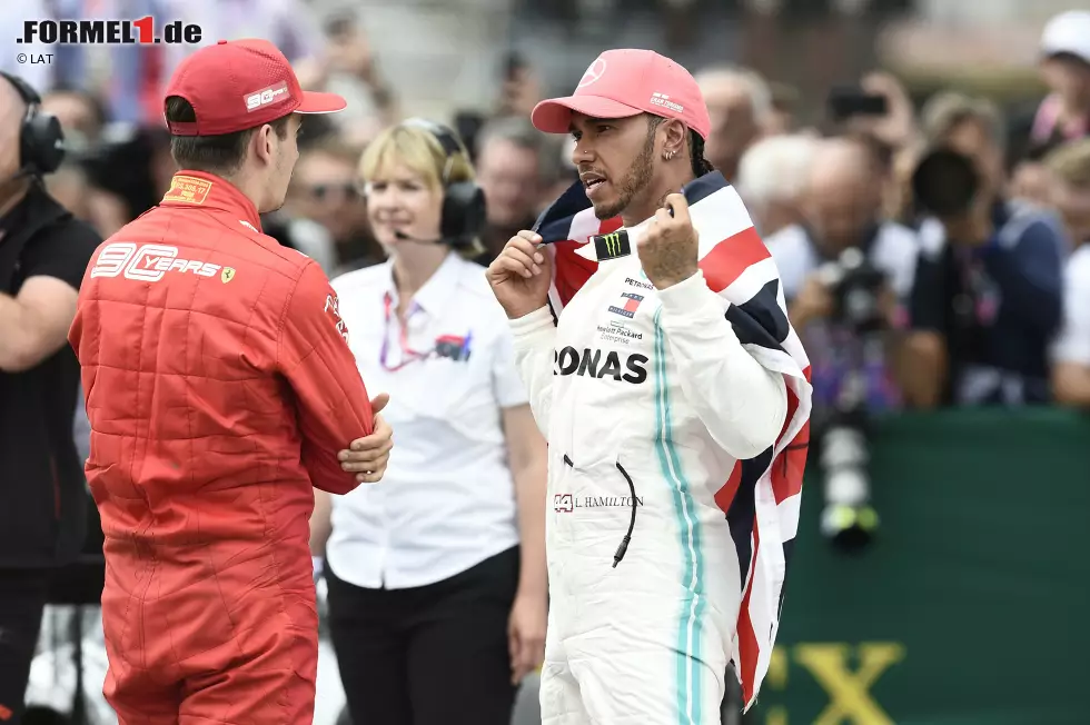 Foto zur News: Charles Leclerc (Ferrari) und Lewis Hamilton (Mercedes)