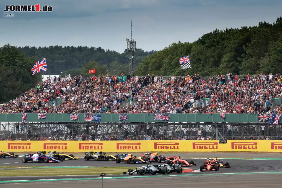 Foto zur News: Valtteri Bottas (Mercedes), Lewis Hamilton (Mercedes) und Charles Leclerc (Ferrari)