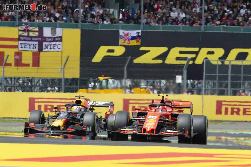 Foto zur News: Charles Leclerc (Ferrari) und Max Verstappen (Red Bull)