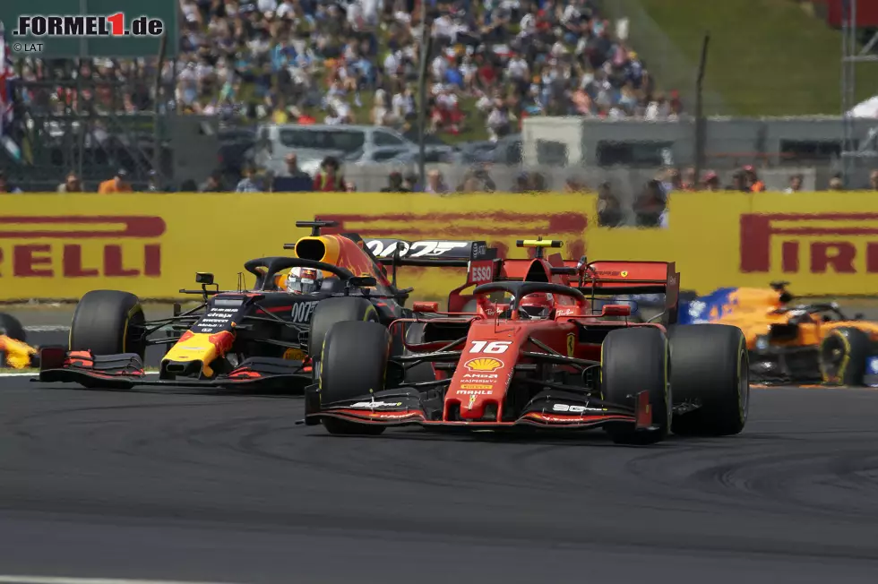 Foto zur News: Charles Leclerc (Ferrari) und Max Verstappen (Red Bull)