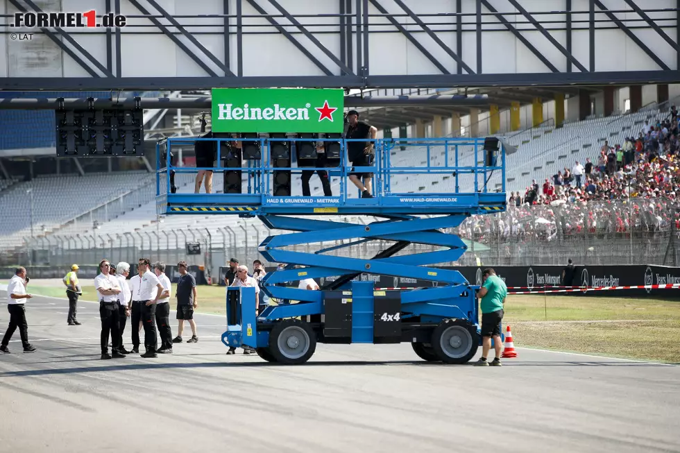 Foto zur News: Reparatur der Startampel