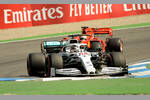 Foto zur News: Lewis Hamilton (Mercedes) vor Sebastian Vettel (Ferrari)