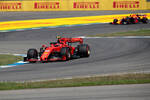 Foto zur News: Charles Leclerc (Ferrari) und Pierre Gasly (Red Bull)