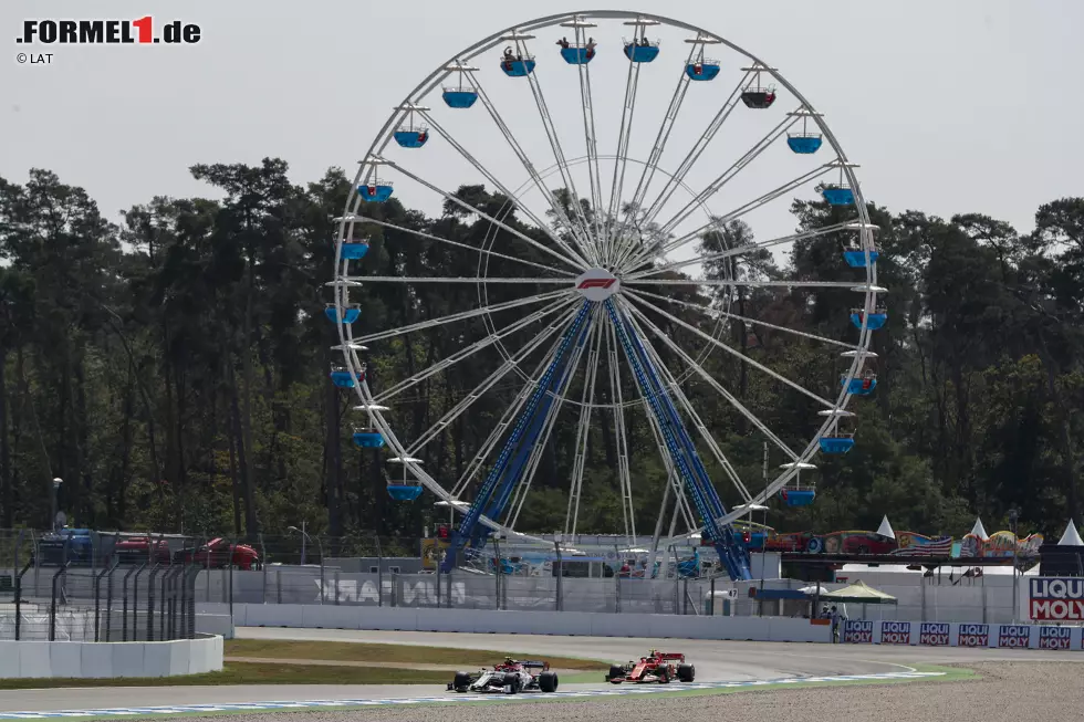 Foto zur News: Antonio Giovinazzi (Alfa Romeo) und Charles Leclerc (Ferrari)