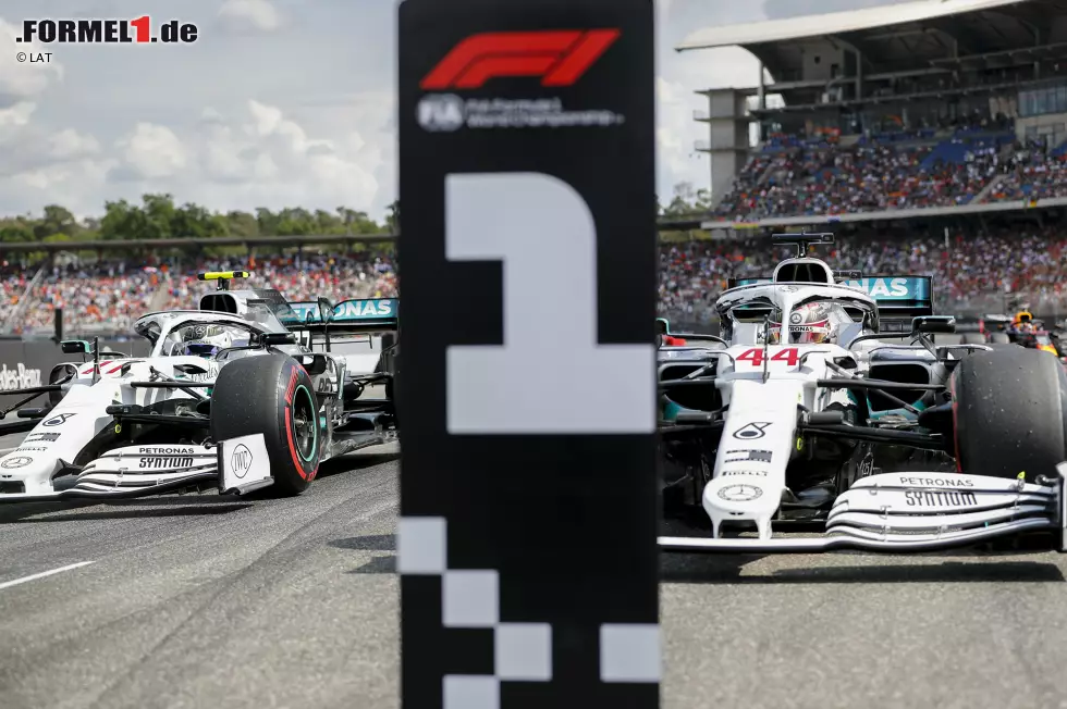 Foto zur News: Lewis Hamilton (Mercedes) und Valtteri Bottas (Mercedes)