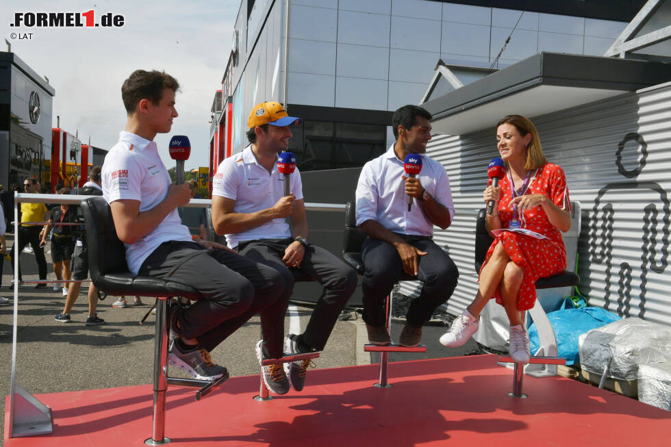 Foto zur News: Lando Norris (McLaren), Carlos Sainz (McLaren) und Karun Chandhok