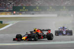 Foto zur News: Pierre Gasly (Red Bull) und Daniil Kwjat (Toro Rosso)