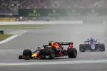 Foto zur News: Pierre Gasly (Red Bull) und Daniil Kwjat (Toro Rosso)