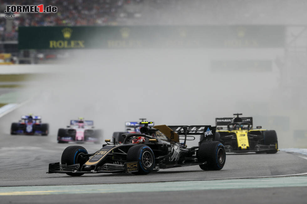 Foto zur News: Kevin Magnussen (Haas) und Daniel Ricciardo (Renault)