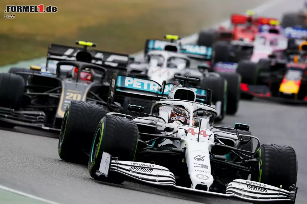 Foto zur News: Lewis Hamilton (Mercedes) und Kevin Magnussen (Haas)